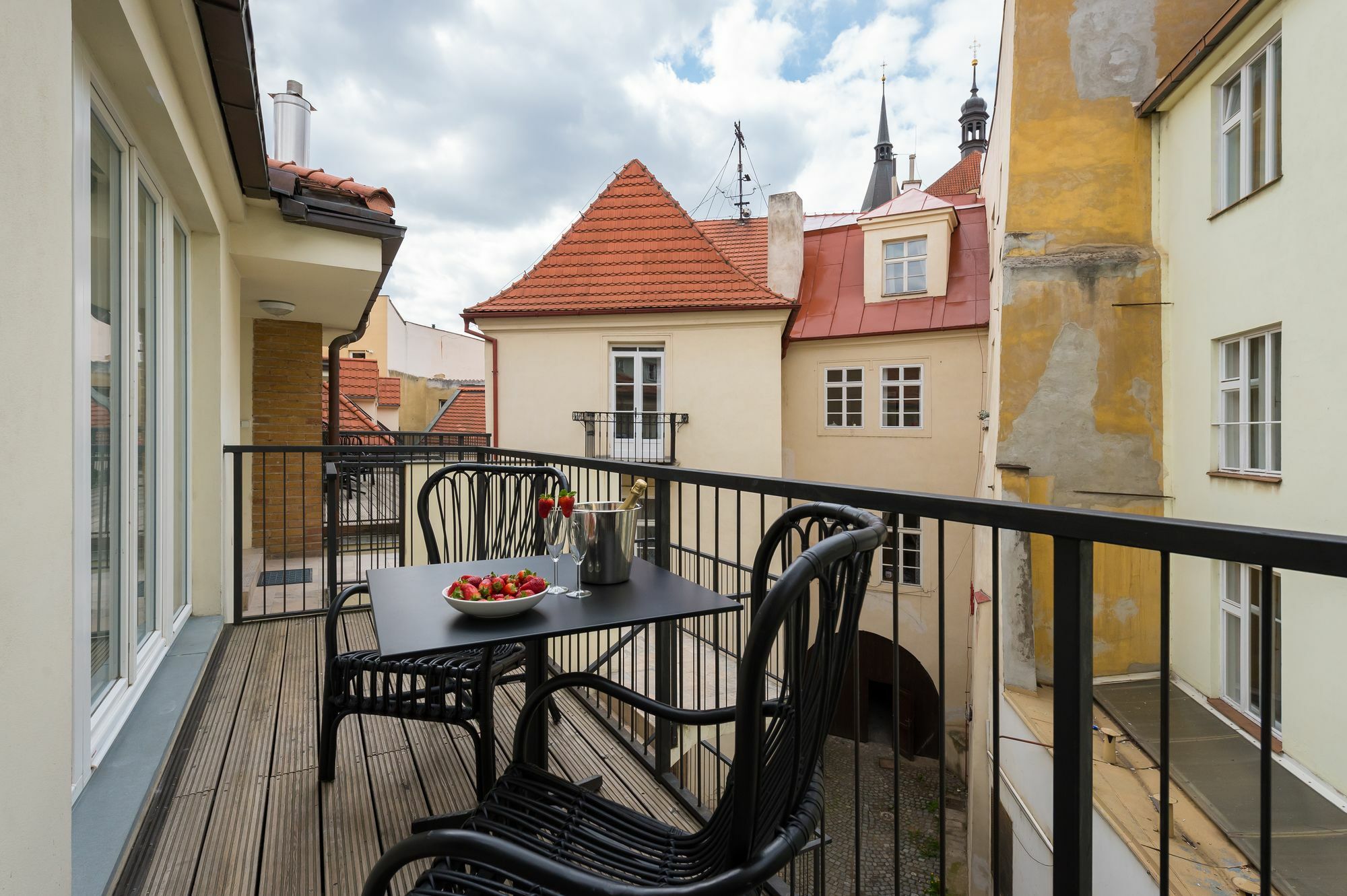 Empirent Old Town *